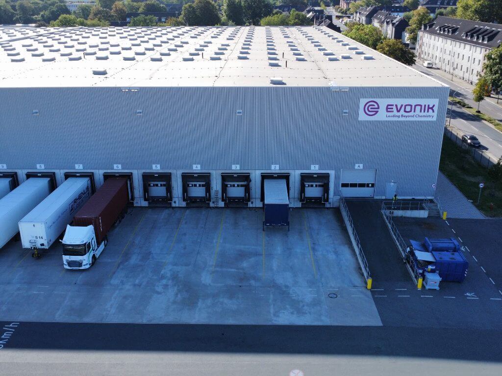 Luftaufnahme des hochautomatisierten Gefahrstofflagers von Evonik in Essen
