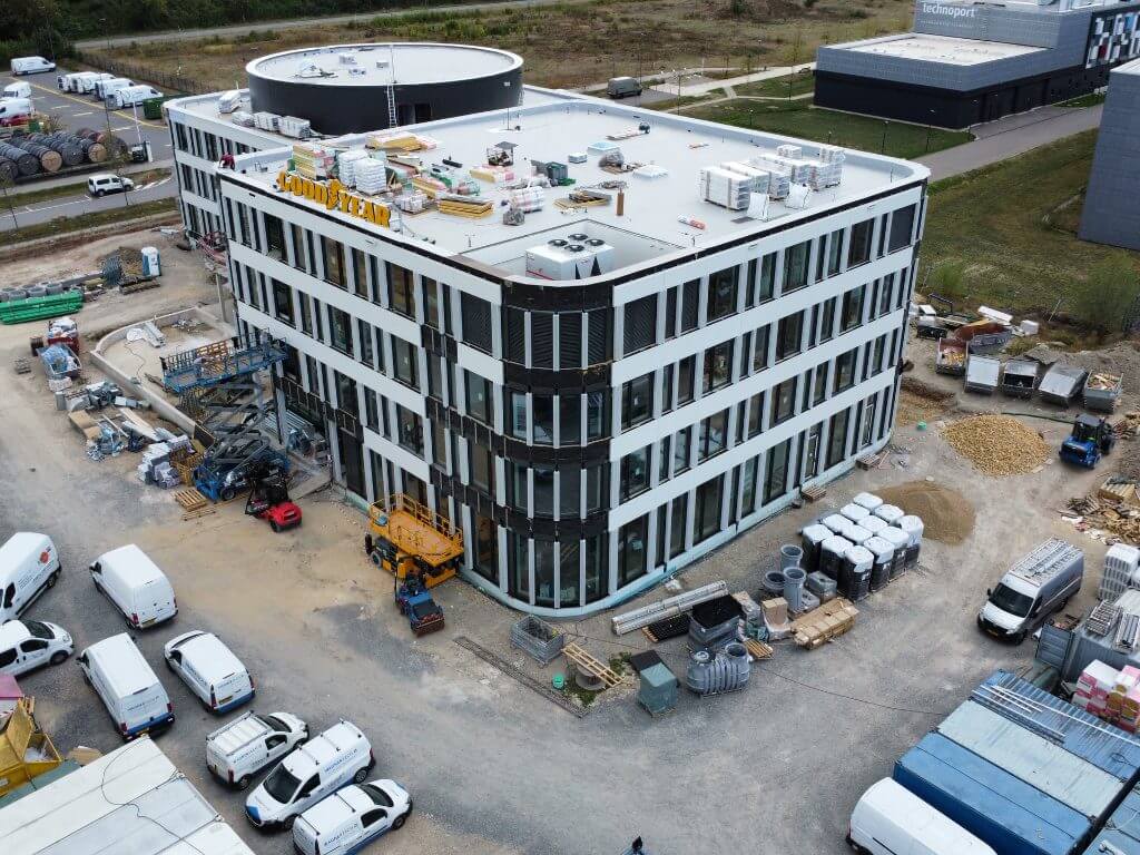 Luftaufnahme der Goodyear Europazentrale in Bissen, Luxemburg, während der Bauphase