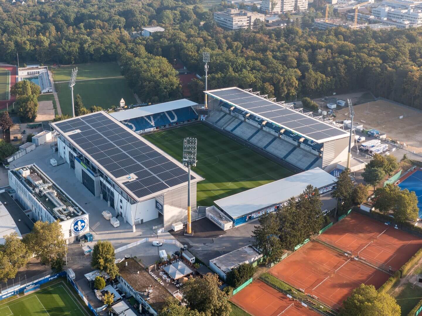 Luftaufnahme des Merck-Stadions am Böllenfalltor, Heimat des SV Darmstadt 98.
