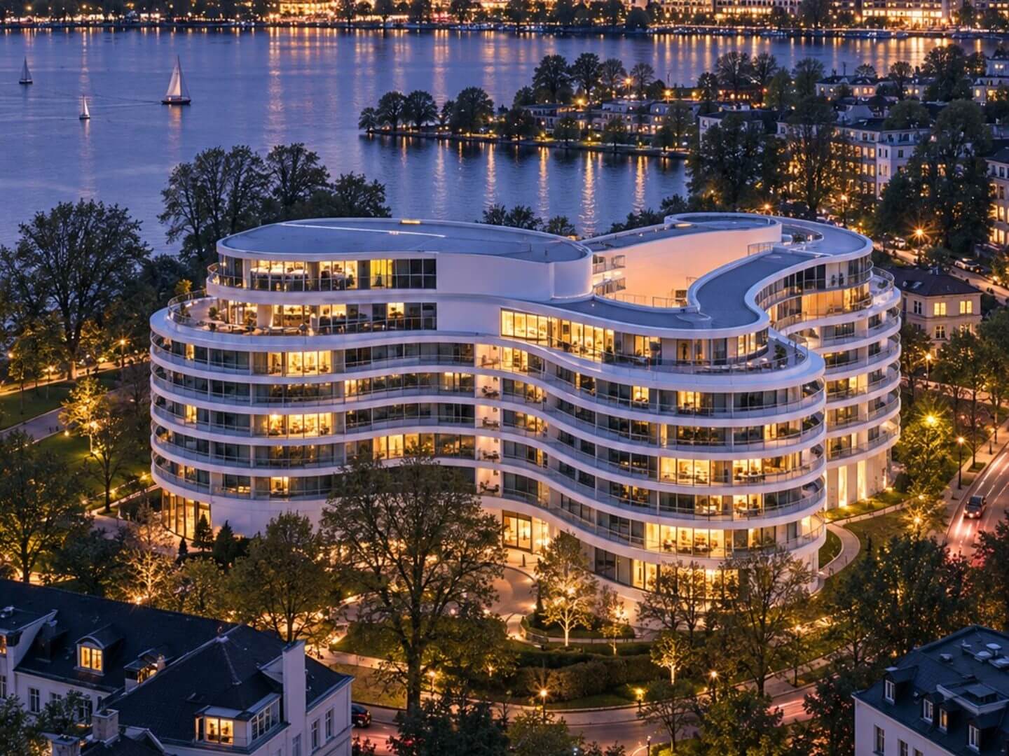Das Hotel The Fontenay in Hamburg, ein beeindruckendes, von der Hellmich Gruppe realisiertes Bauprojekt, beleuchtet am Abend mit malerischem Blick auf die Alster. Das Hotel The Fontenay in Hamburg, ein beeindruckendes, von der Hellmich Gruppe realisiertes Bauprojekt, beleuchtet am Abend mit malerischem Blick auf die Alster.